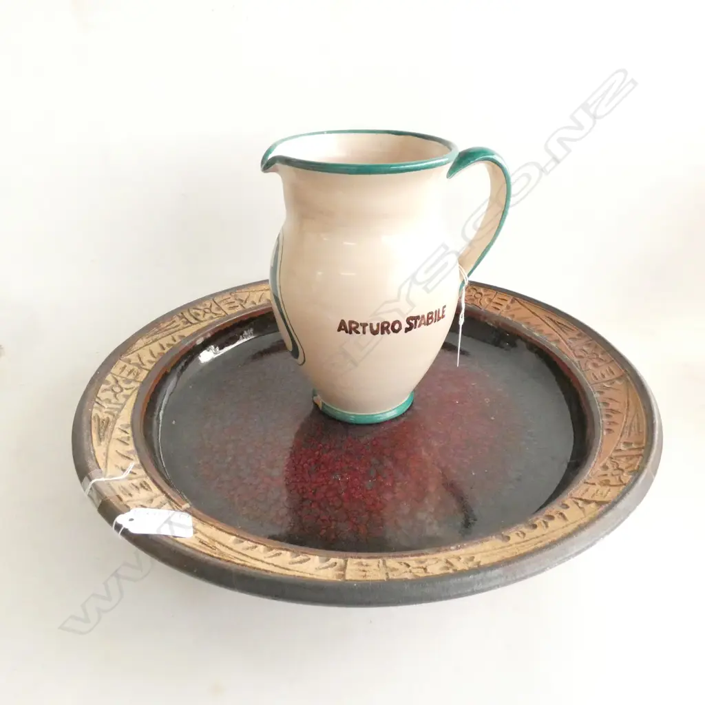 LG SIGNED POTTERY DISH DIA. 395MM & POTTERY JUG H. 200MM FAULTS Image 1++