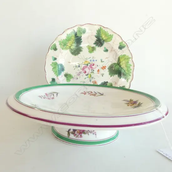 DAVENPORTS FOOTED PLATE, C 19TH CENTURY. DIA. 250MM