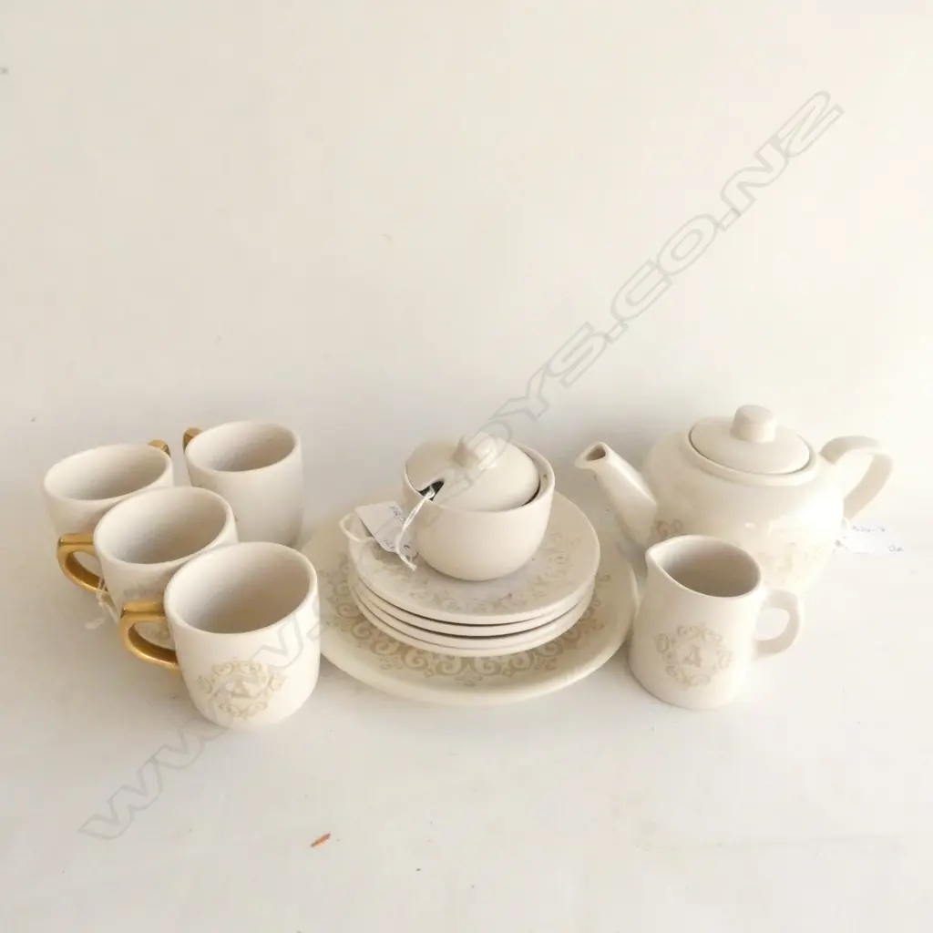 CROWN LYNN SUPER VITRIFIED WARE 12PC HOTEL TEASET Image 1++