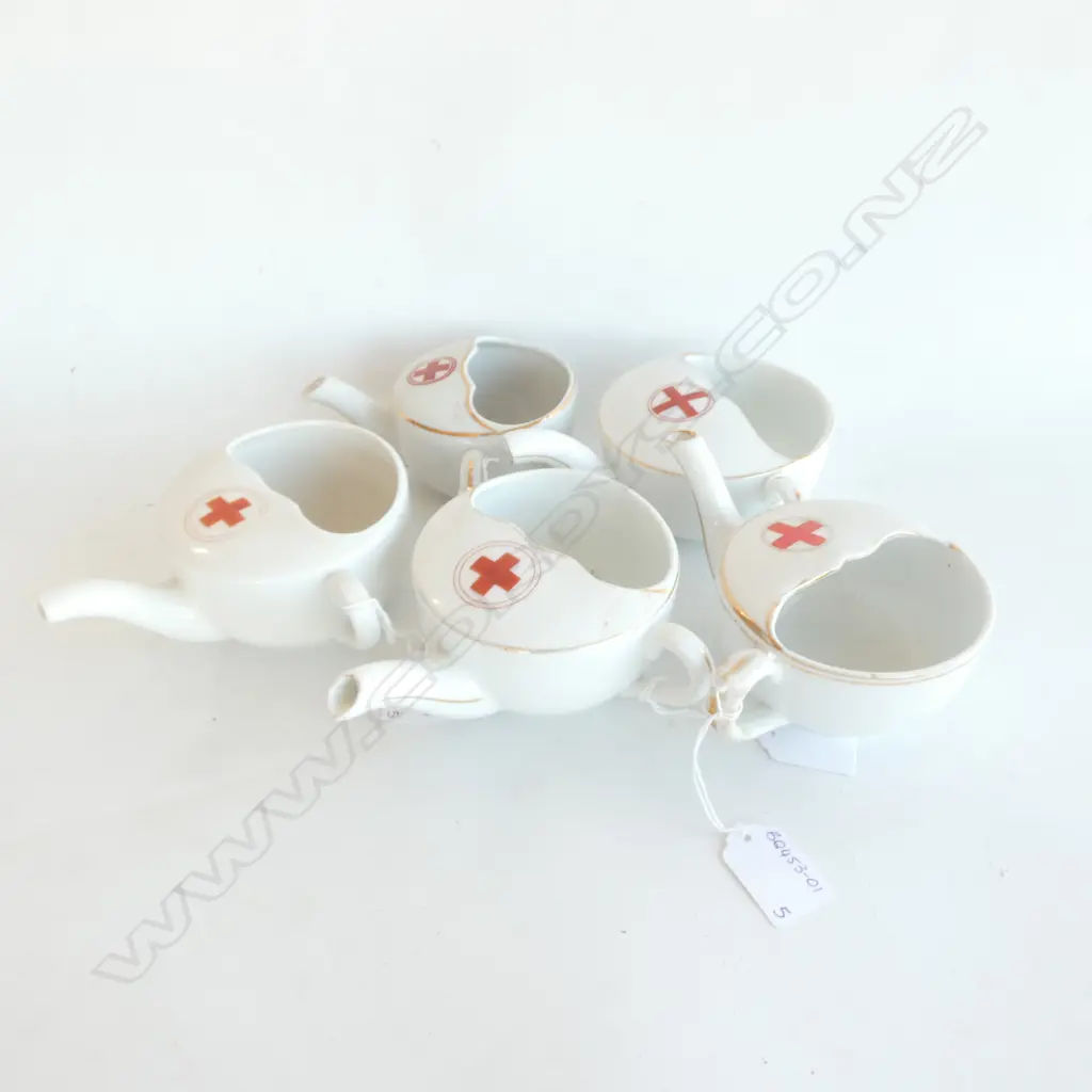FIVE WW1/WW2 FEEDING CUPS WITH RED CROSS LARGEST DIA. 110MM Image 1++