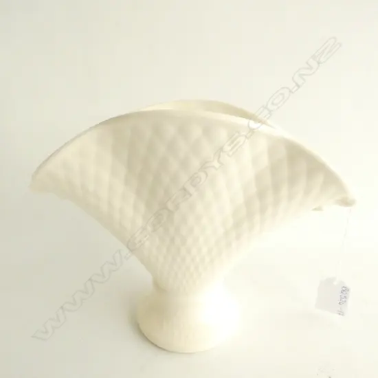 CROWN LYNN WHITE FAN SHAPED VASE #619 L. 245MM