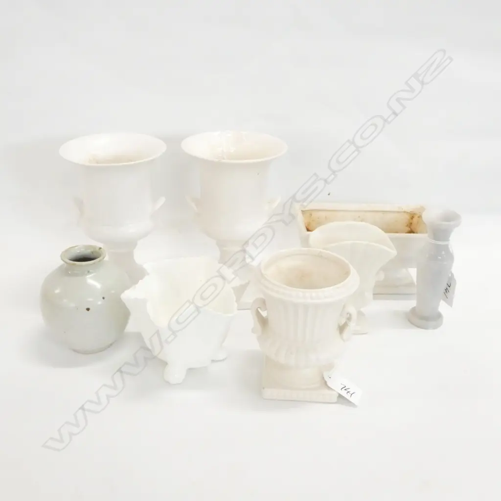 PR CROWN LYNN VASES H. 160mm + 6 ASST. WHITE PCES Image 1++