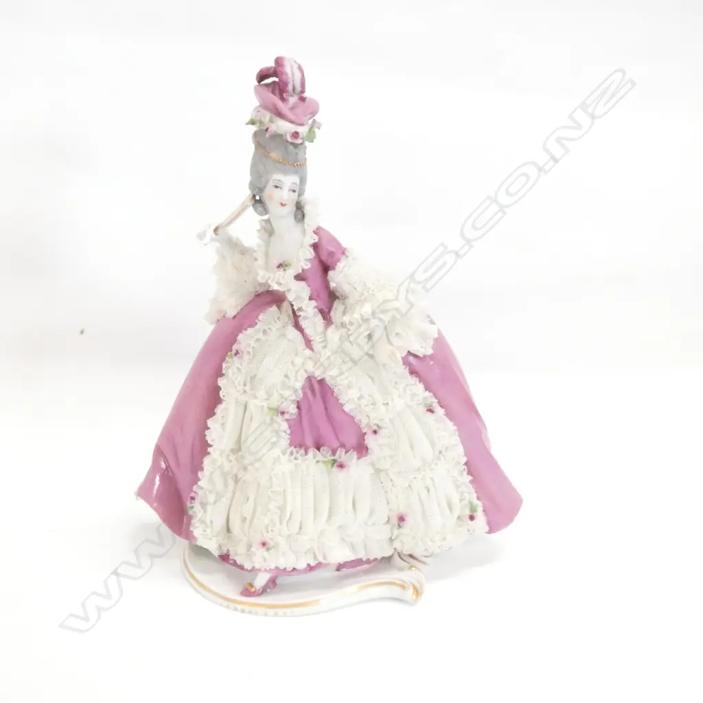 DRESDEN LADY FAULTS TO HAT H. 240MM Image 1++