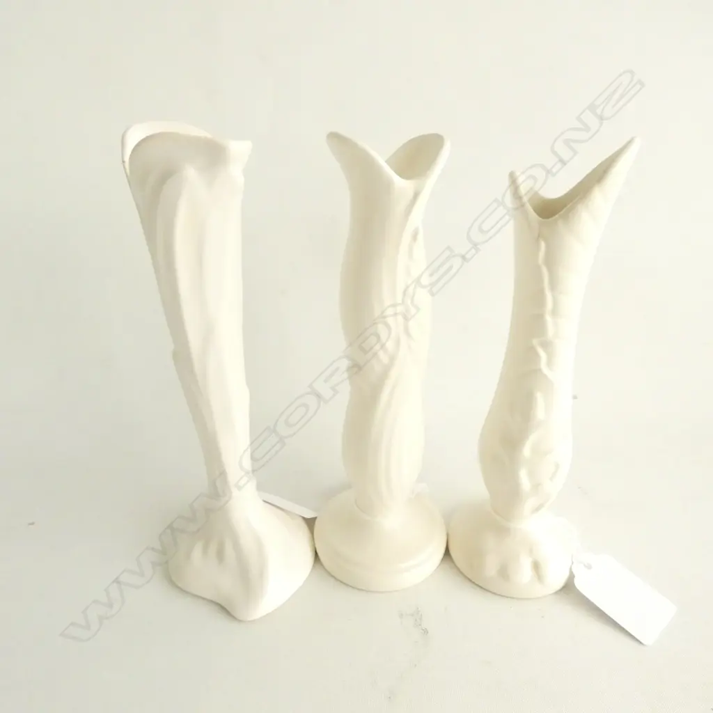 CROWN LYNN 3 SMALL WHITE SPECIMEN VASES H. 160MM. SHAPE NOS 493,494 & 2004 Image 1++