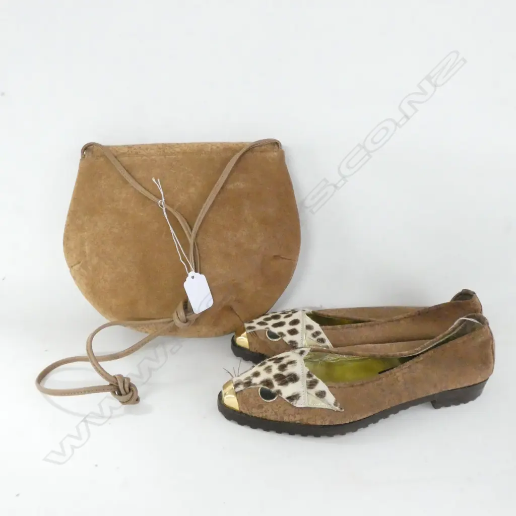 LADIES ITALIAN SUEDE SHOES & MATCHING BAG - BROWN SUEDE WITH 'CAT' Image 1++