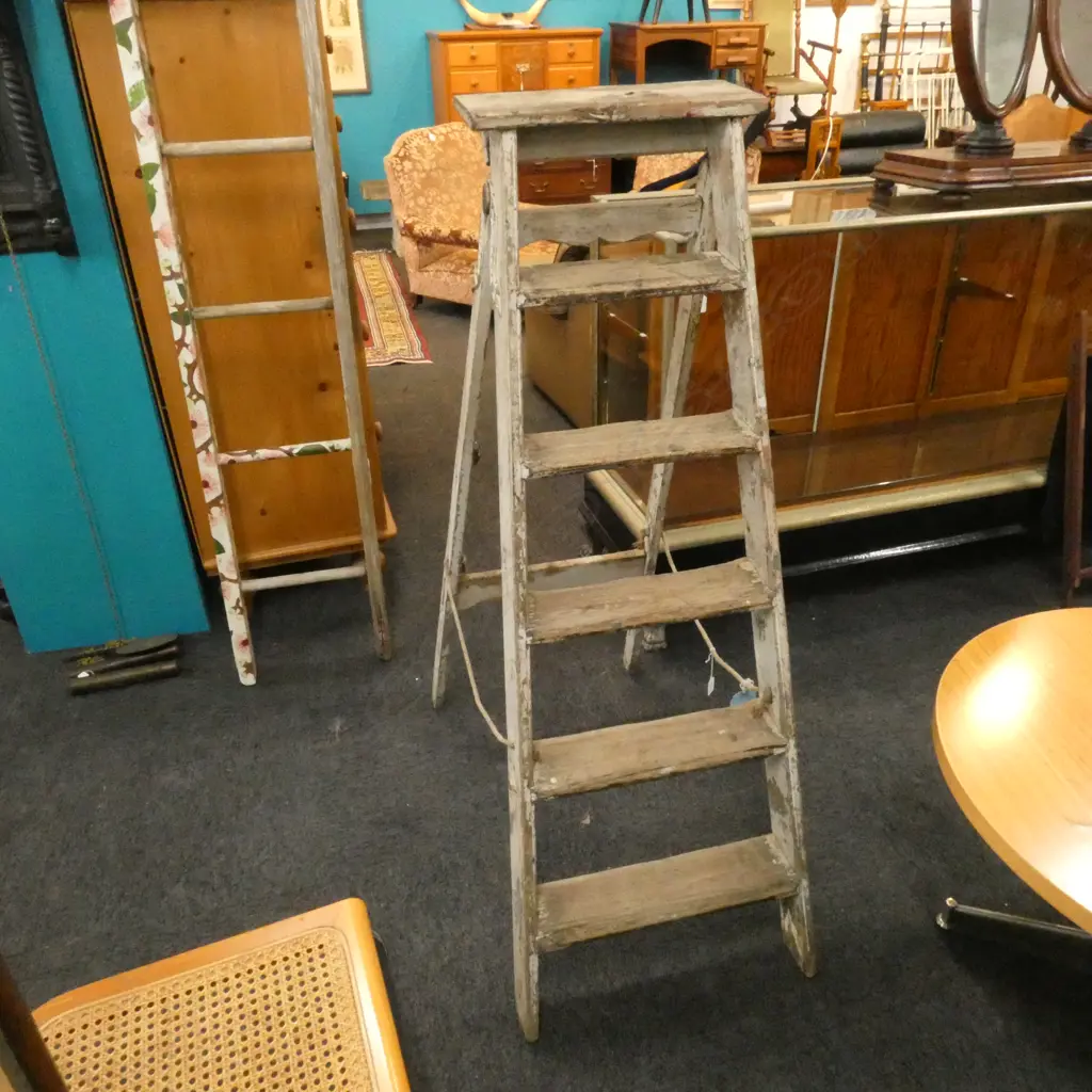 VINTAGE WOODEN LADDER H. 1400MM Image 1++