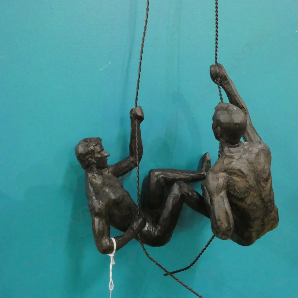2 BRONZED CLIMBING MEN L. 700MM Image 1++