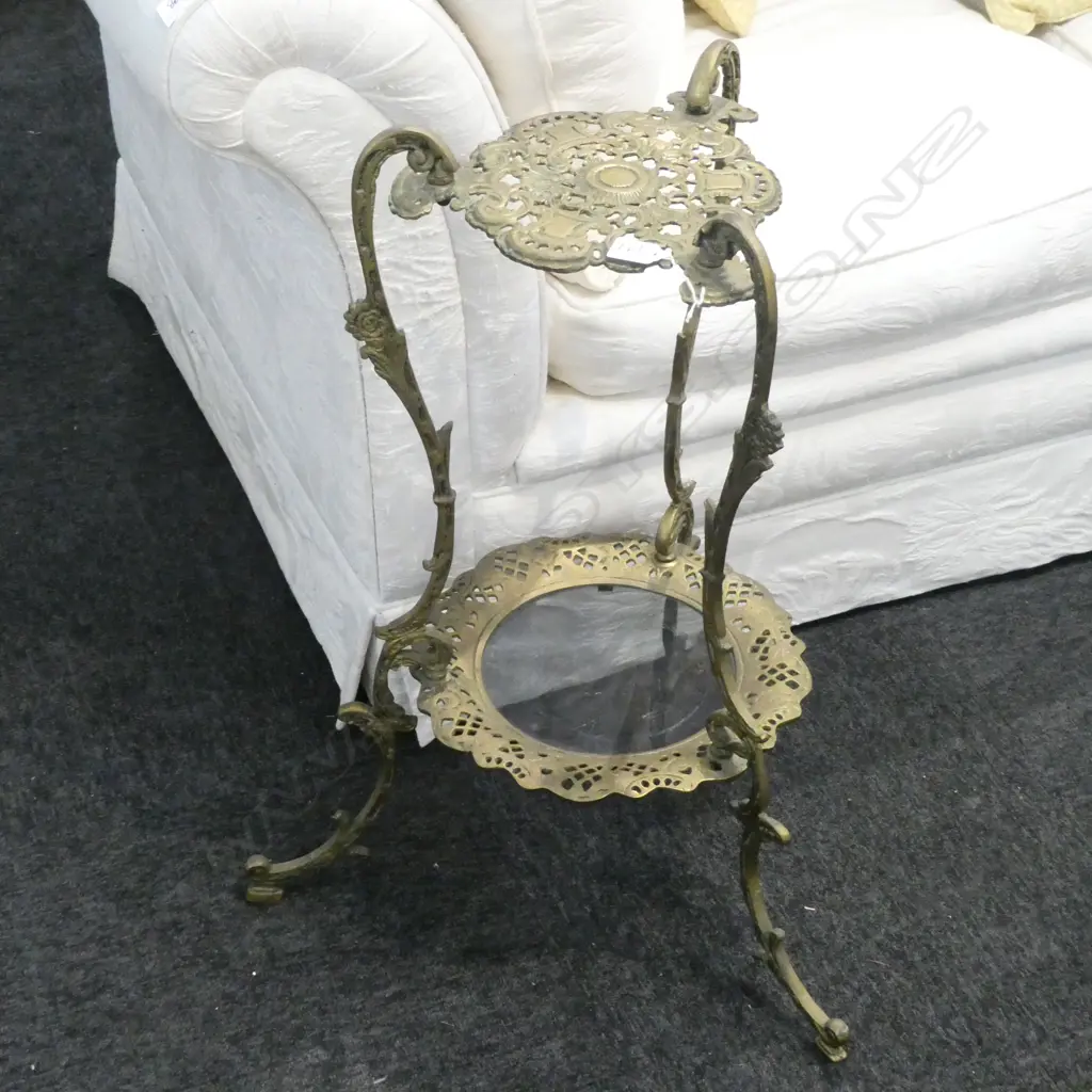 BRONZE 3 LEGGED TABLE H. 715MM Image 1++
