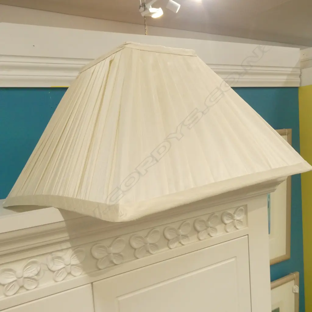 LGE PLEATED WHITE SILK SQUARE LAMPSHADE W. 560MM Image 1++