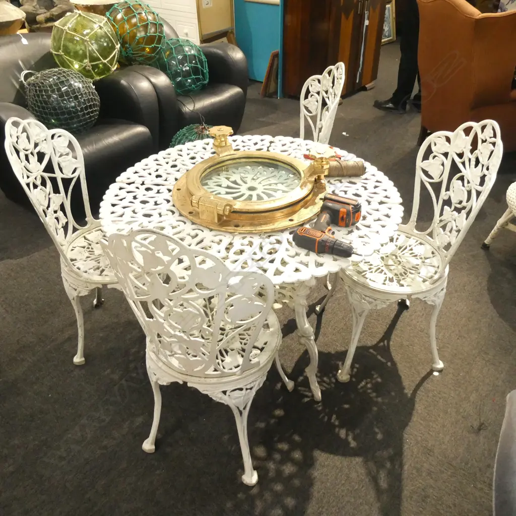 WHITE IVY LEAF GARDEN FURNITURE TABLE & 4 CHAIRS  Image 1++