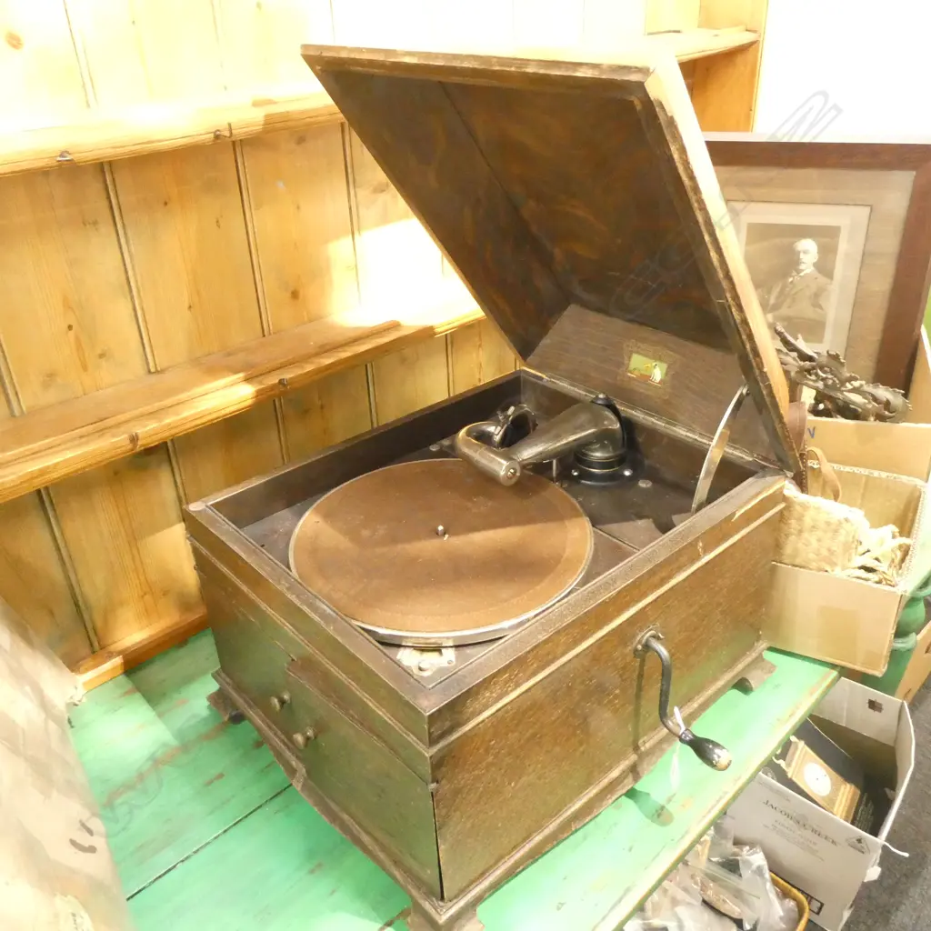 OAK CASED PHONOGRAPH W. 520MM Image 1++