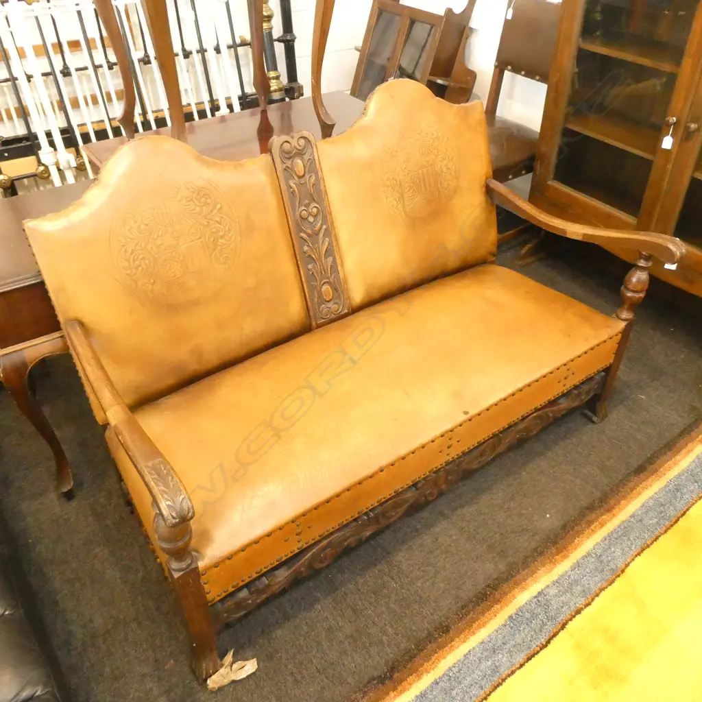 EMBOSSED LEATHER SEATEE W. 1250MM Image 1++