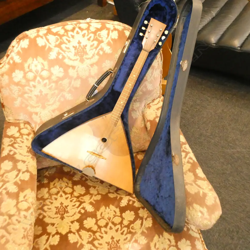 BALALAIKA IN CASE L. 770MM Image 1++