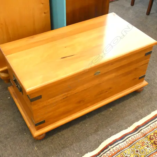 KAURI BLANKET BOX H. 485MM L. 935MM