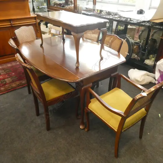 QUEEN ANN DROP-SIDE DINNING TABLE AND 4  CHAIRS + 2 CARVERS L 1360 MM
