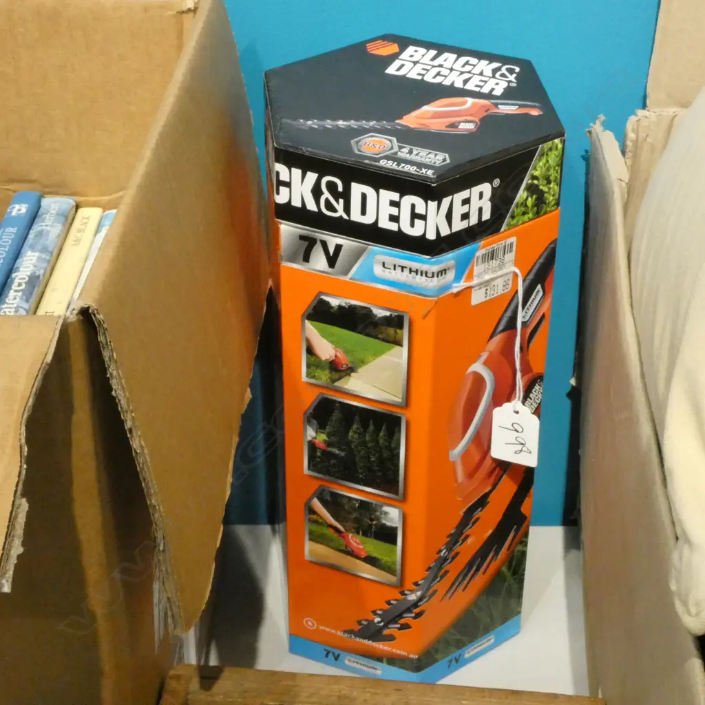 BOXED BLACK AND DECKER CORDLESS SHRUBBER Image 1++