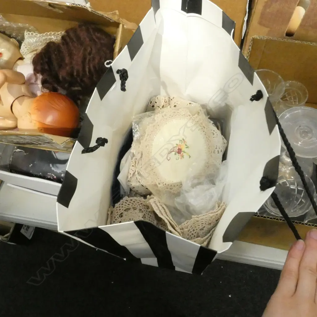 LOT ASST LACEWORK ETC Image 1++