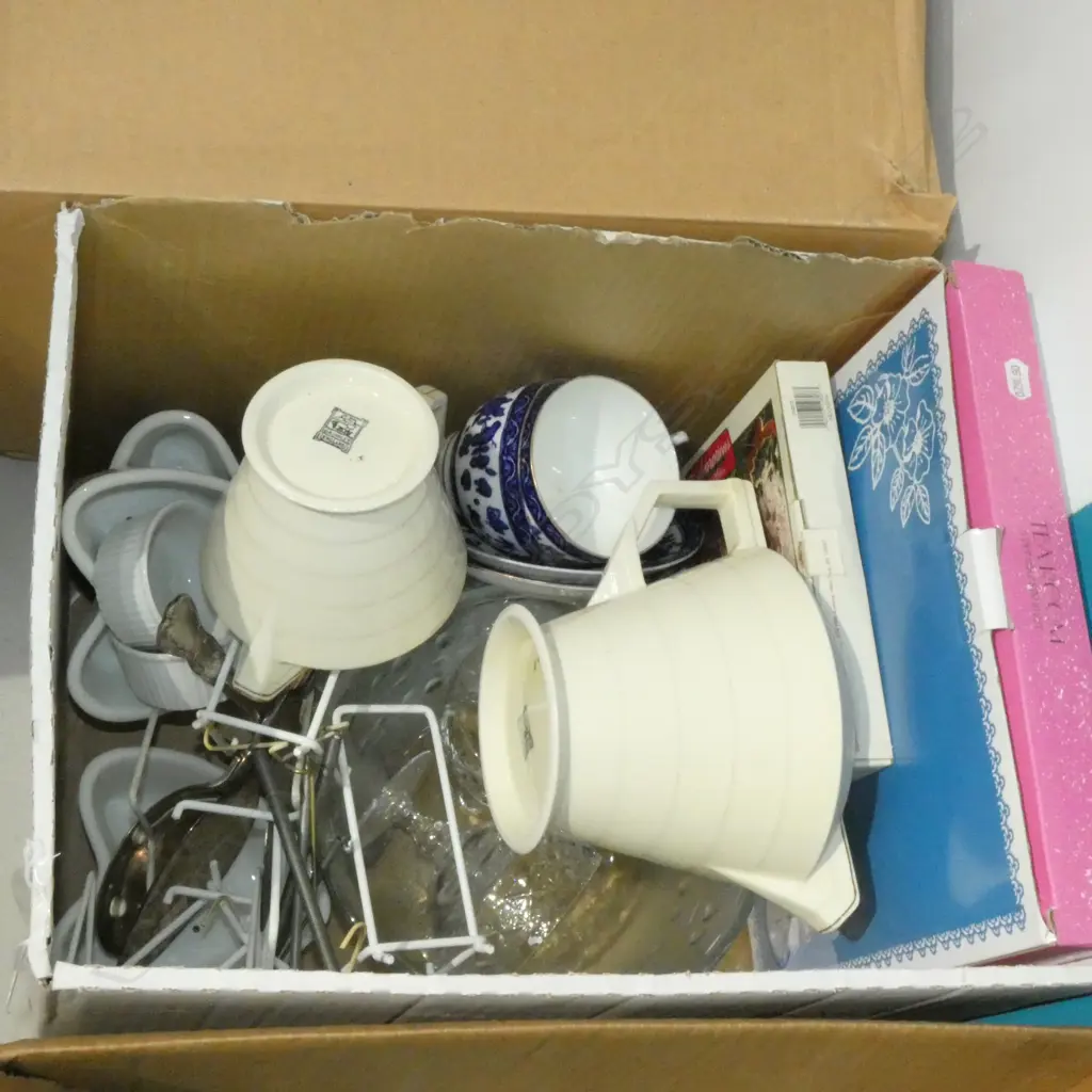 LOT ASST ITEMS/CRYSTAL/DOULTON/EP WARE ETC Image 1++