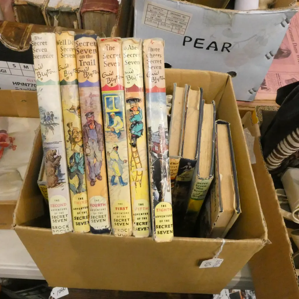 BOX ENID BLYTON SECRET 7 BOOKS: 6X 1ST EDITION Image 1++