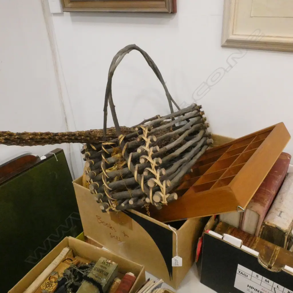 LOT SHADOW BOX/BASKET/HAT ETC Image 1++