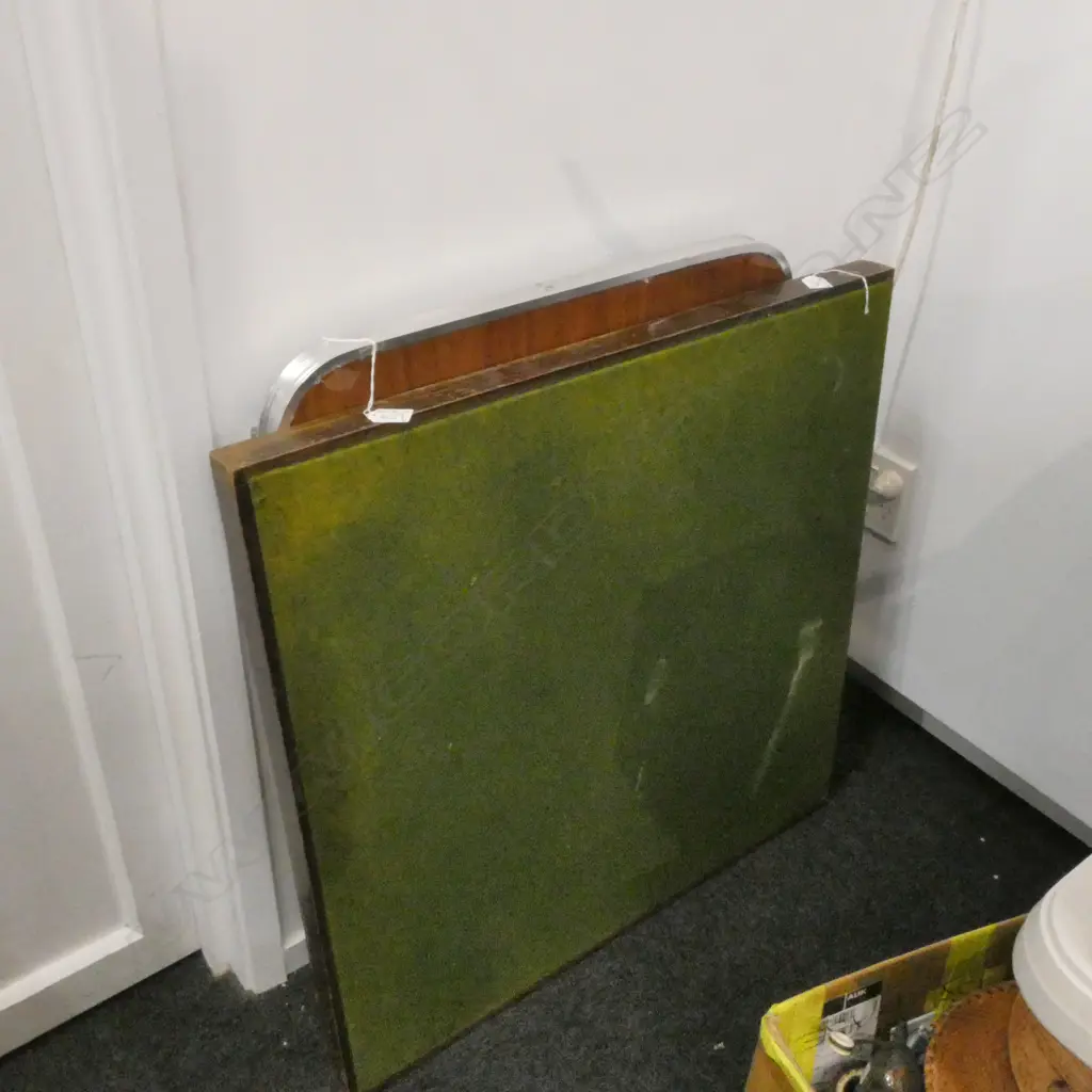 2 SMALL FOLDING TABLES Image 1++