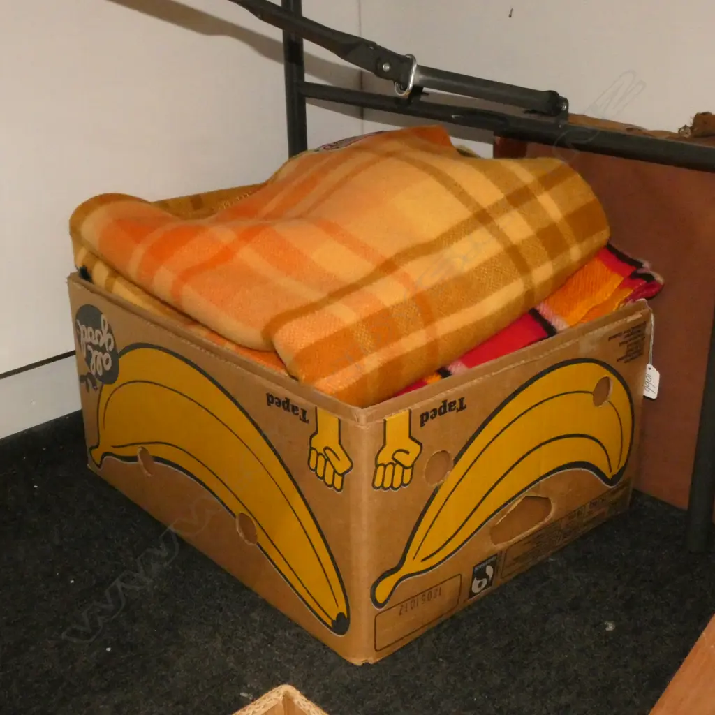 BLANKETS; DAYLESFORD & MOERAKI TRAVEL RUGS & TWO WOOL BLANKETS; ONE NAPIER GLENRAY + 1 Image 1++