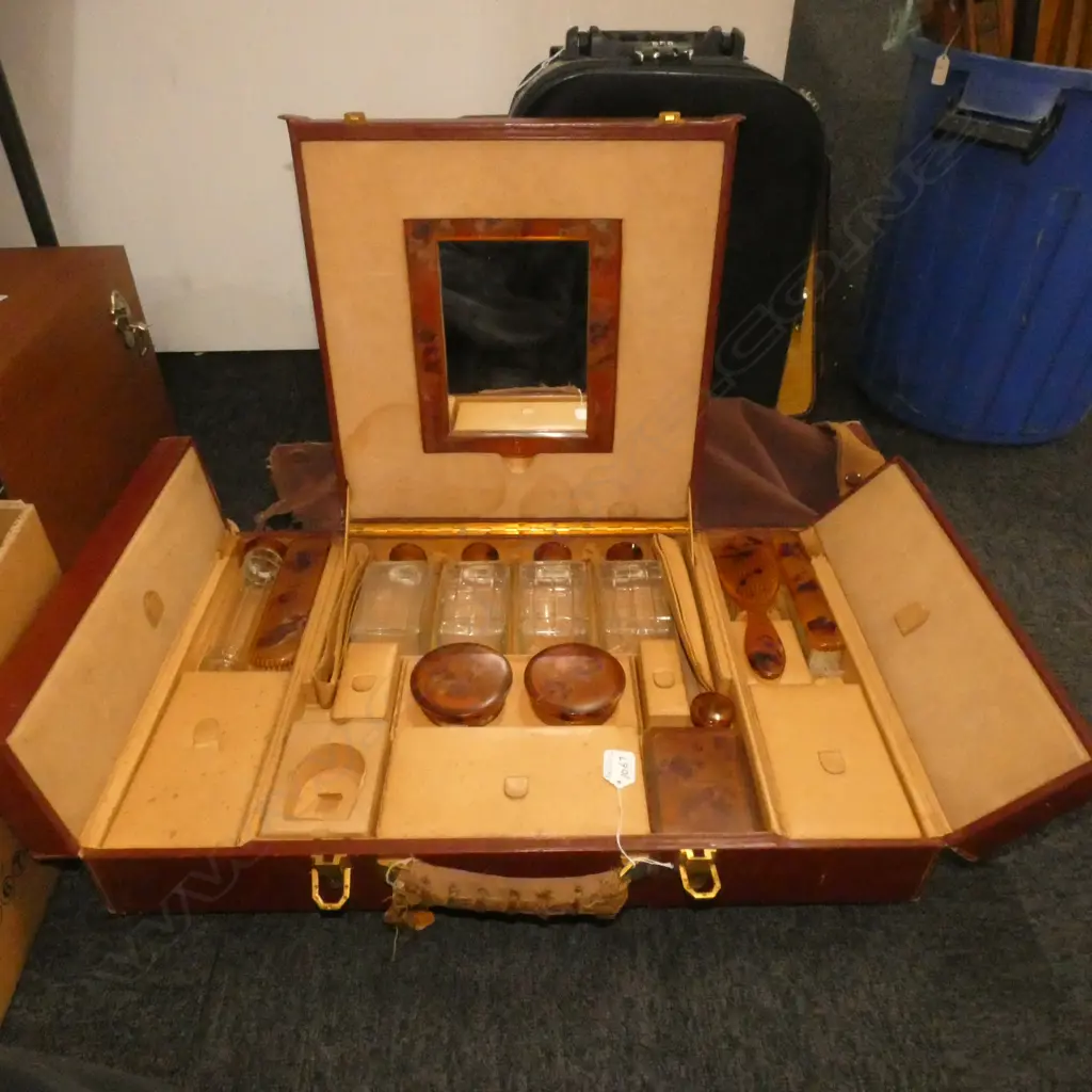 LG TRAVEL BEAUTY / VANITY CASE WITH CONTENTS - FAUX TORTOISESHELL LIDS ETC. Image 1++