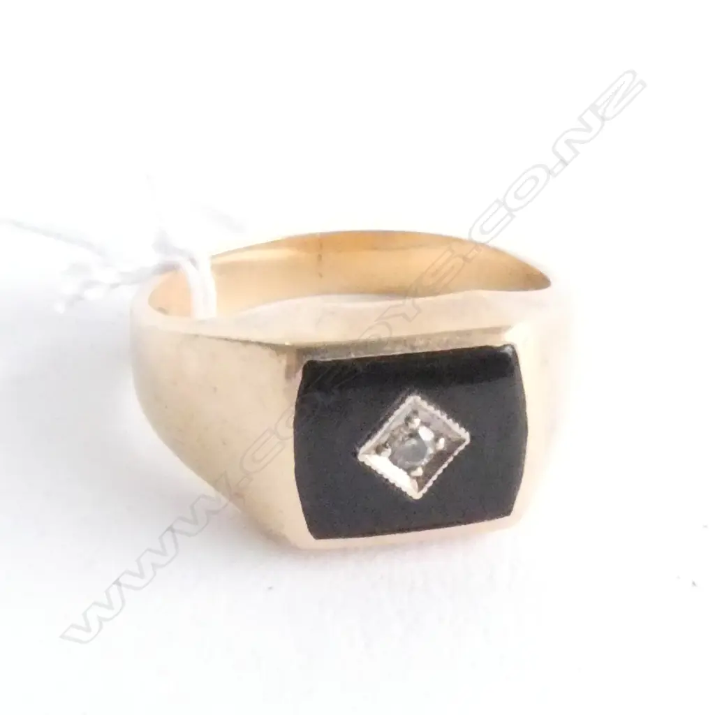 SIGNET RING WITH .03 CARAT STONE 4.6gm Image 1++