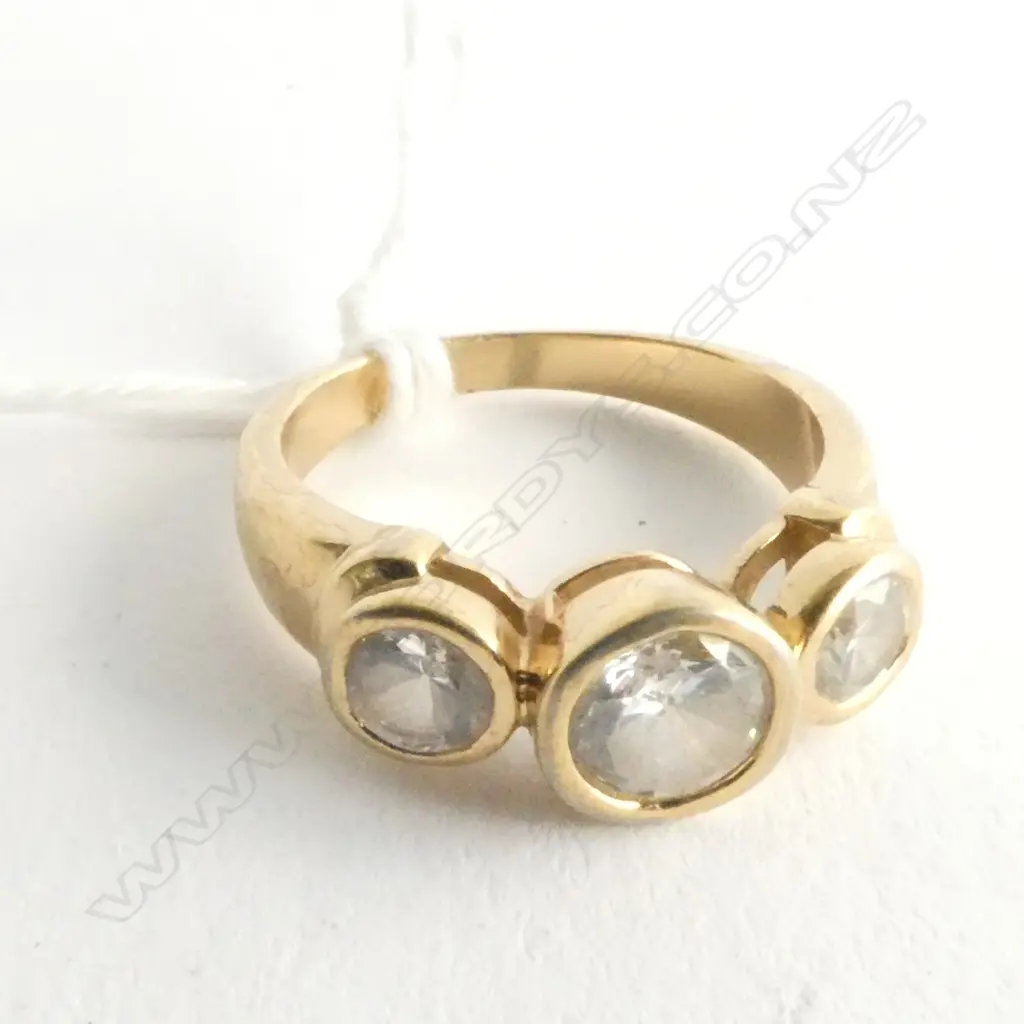 RING, LADIES, STUNNING LOOKING, 3 VERY LARGE STONES, GP RING Image 1++
