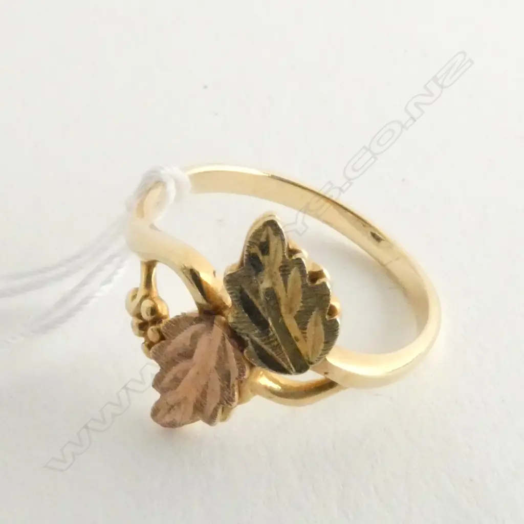 TWO COLOURED GOLD LEAF 10CT GOLD RING Image 1++