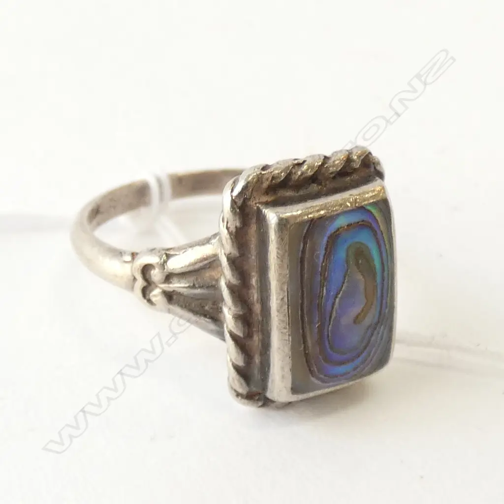 EARLY NZ SILVER AND PAUA RING Image 1++