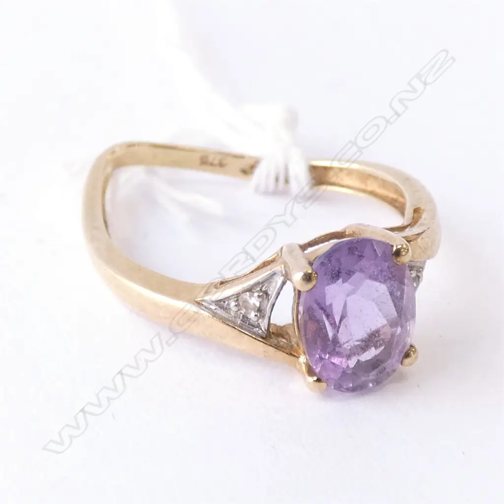 9CT AMETHYST & DIAMOND RING - BAND HAS DAMAGE  Image 1++