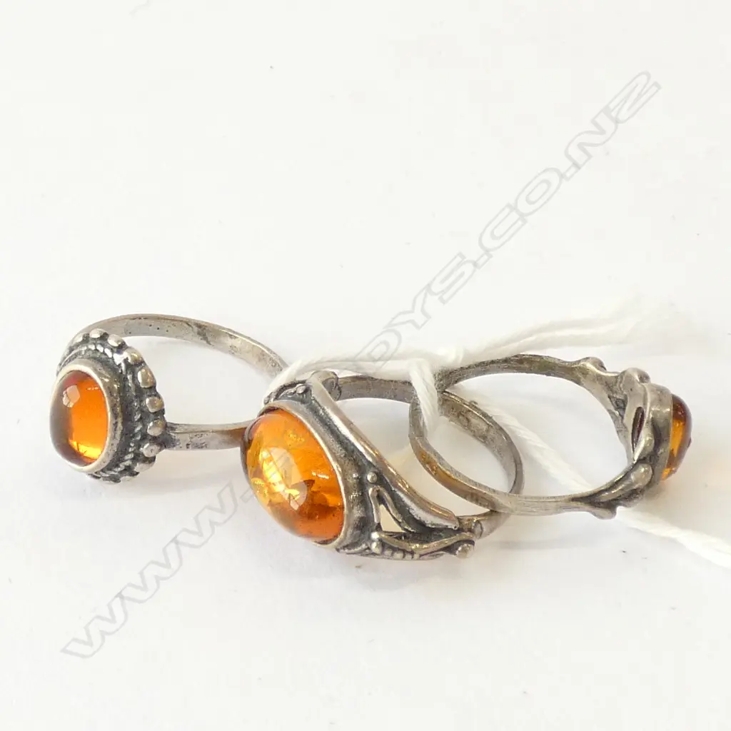 3 VINTAGE STERLING SILVER AMBER RINGS  Image 1++