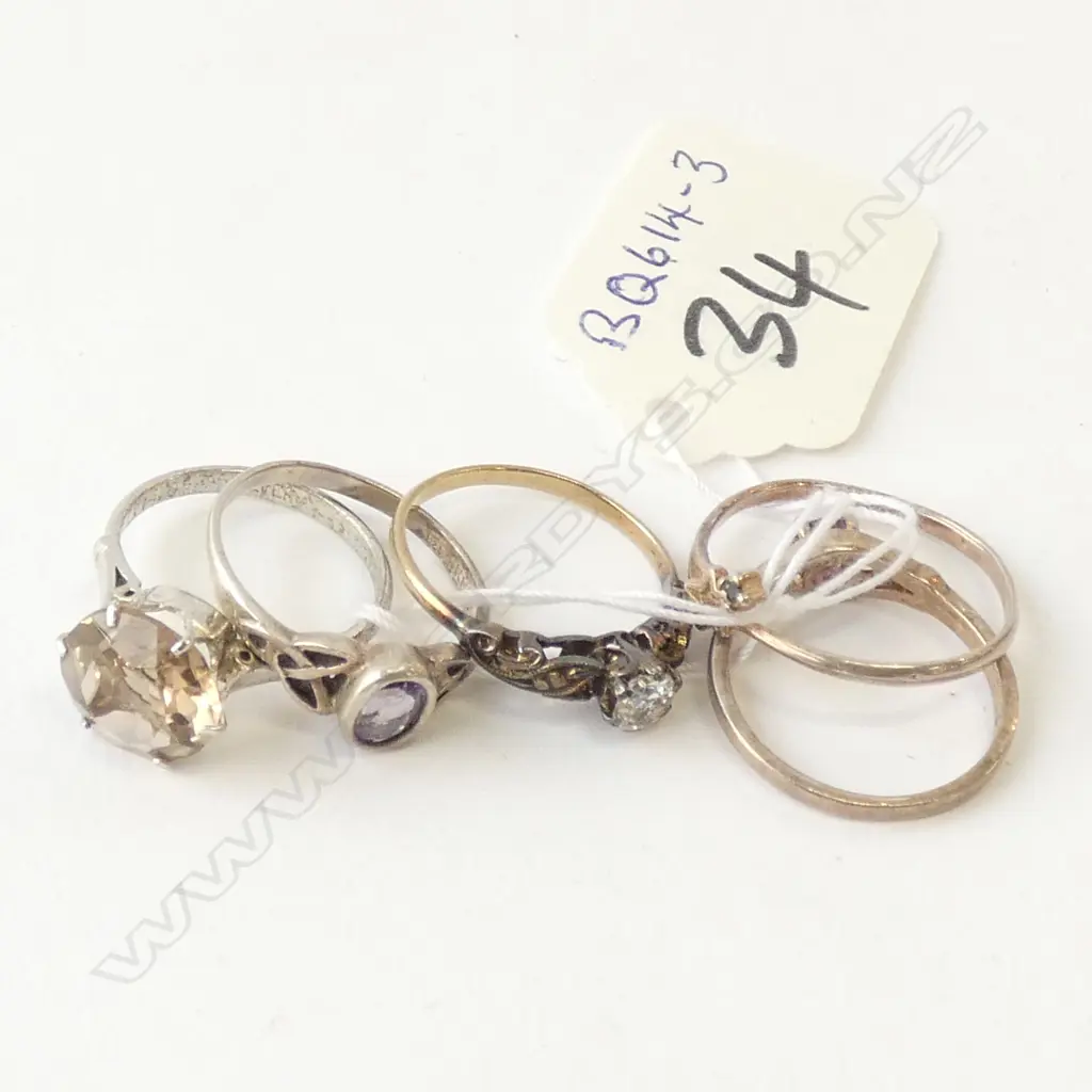 FOUR SILVER RINGS AND A GOLD RING Image 1++
