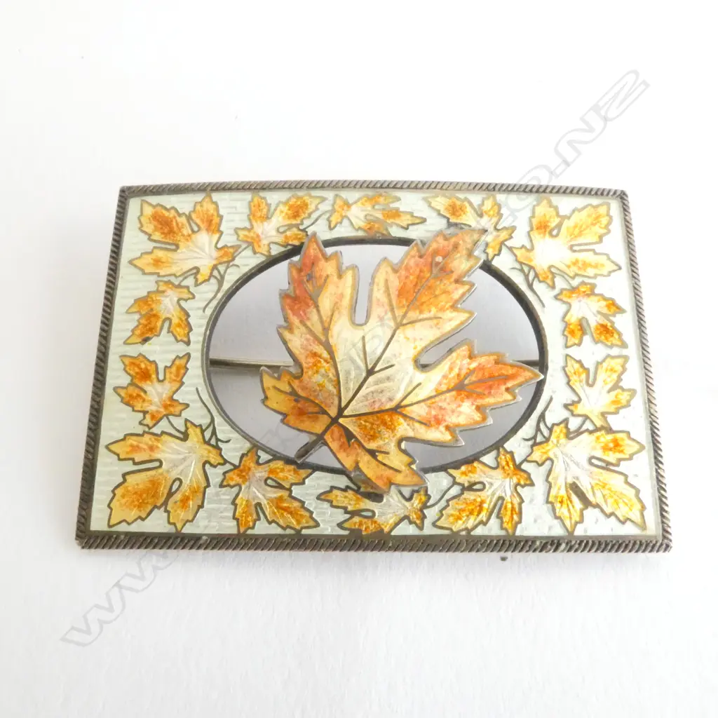 BROOCH, STERLING SILVER, EARLY CANADIAN PIECE, MAPLE LEAF Image 1++