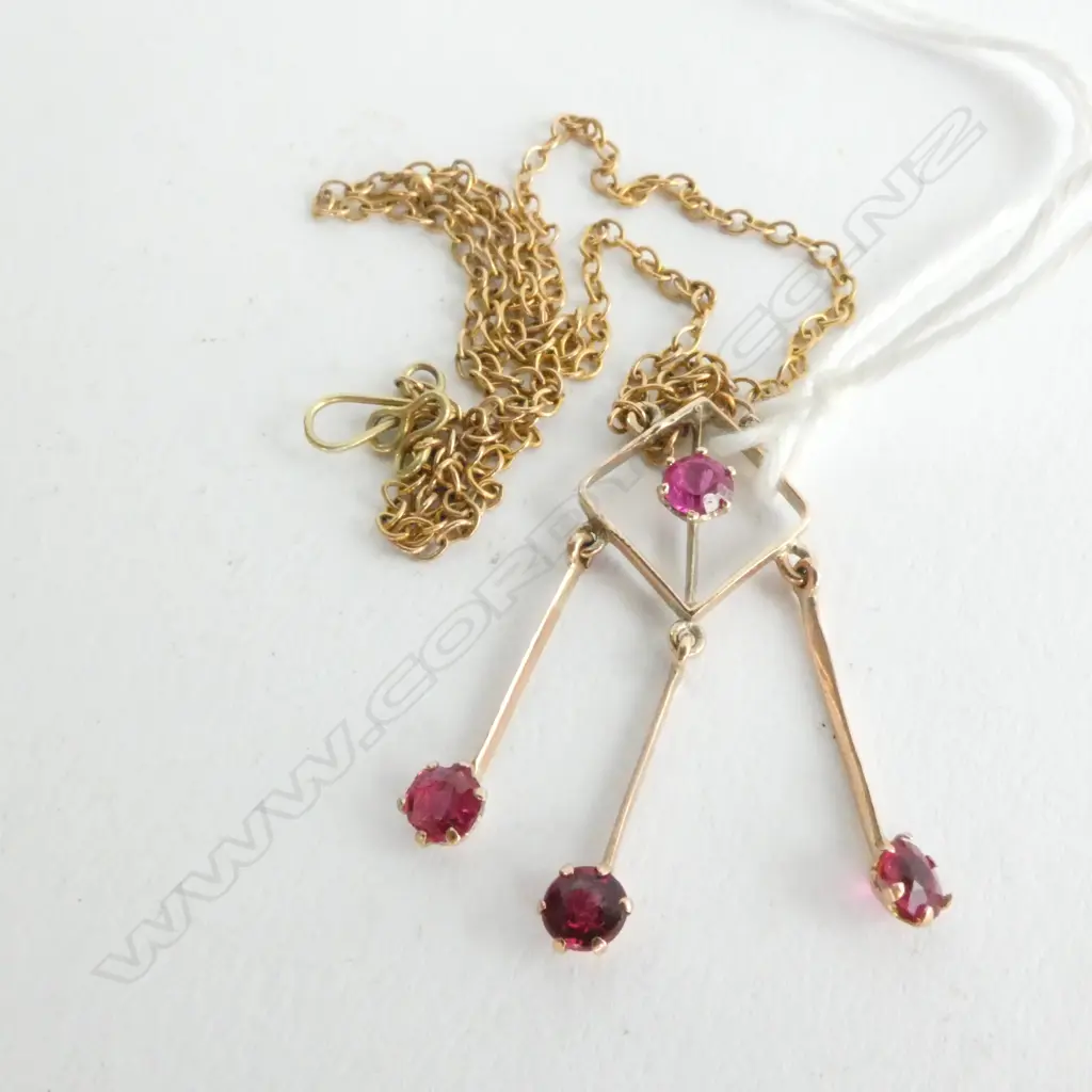NECKLACE, NOT STAMPED BUT TESTS AS 9ct GOLD AND RED STONES, DAINTY BUT LOVELY Image 1++