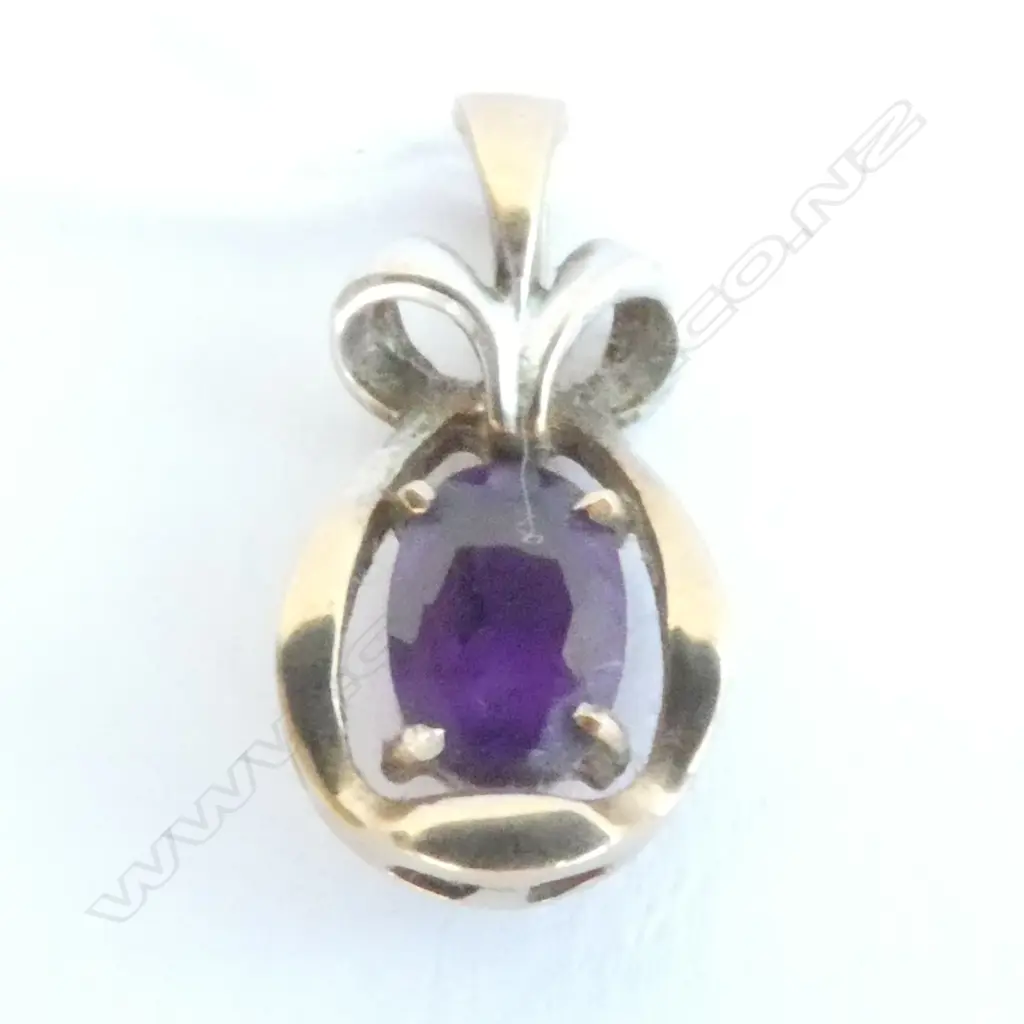 9CT GOLD  & AMETHYST PINEAPPLE PENDANT Image 1++