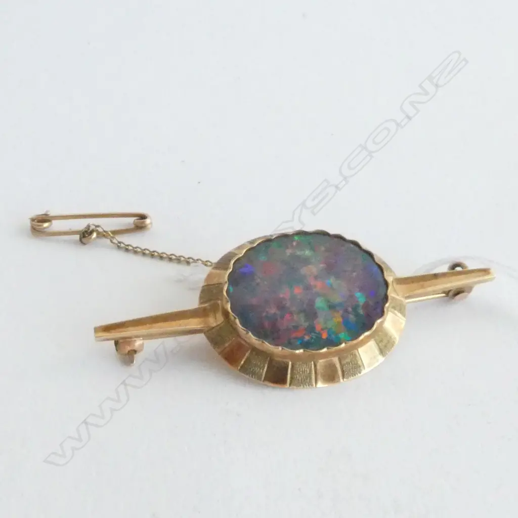 LG OPAL SET IN 9ct GOLD c.1960'S RED, BLUE & GREEN,  4.7gm Image 1++