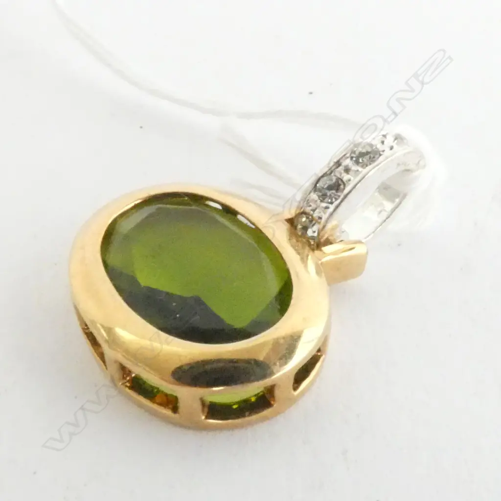 PENDANT, LARGE GREEN STONE, WHITE STONE ON SHOULDER, 22mm WIDE Image 1++