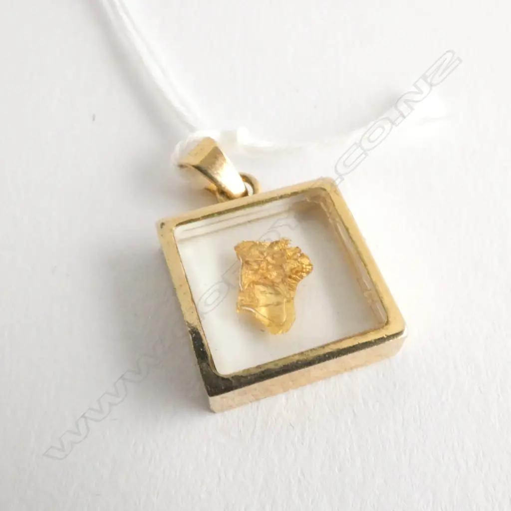 PENDANT, GOLD SLIVER? Image 1++