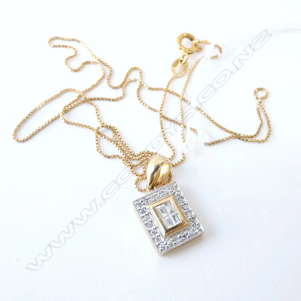 9ct GOLD & DIAMOND PENDANT FINE 18CT GOLD CHAIN Image 1++