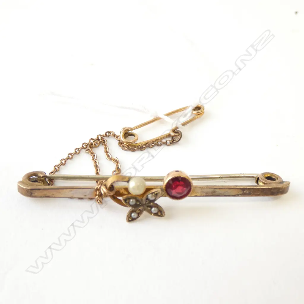 9CT GOLD SEED PEARL & GARNET BROOCH Image 1++