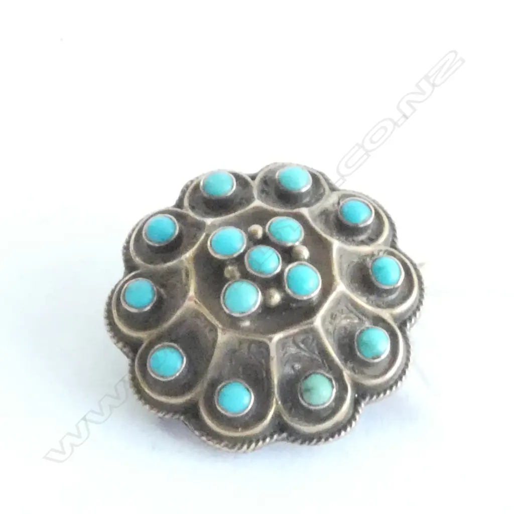 ANTIQUE TURQUOISE PINCHBECK SETTING BROOCH. DIA. 20MM Image 1++