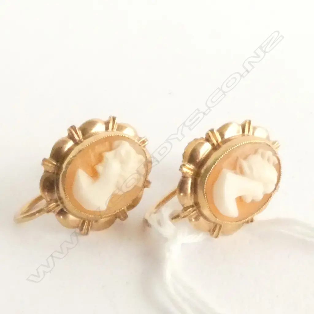 EARRINGS, CAMEO SET IN 9ct GOLD, Image 1++