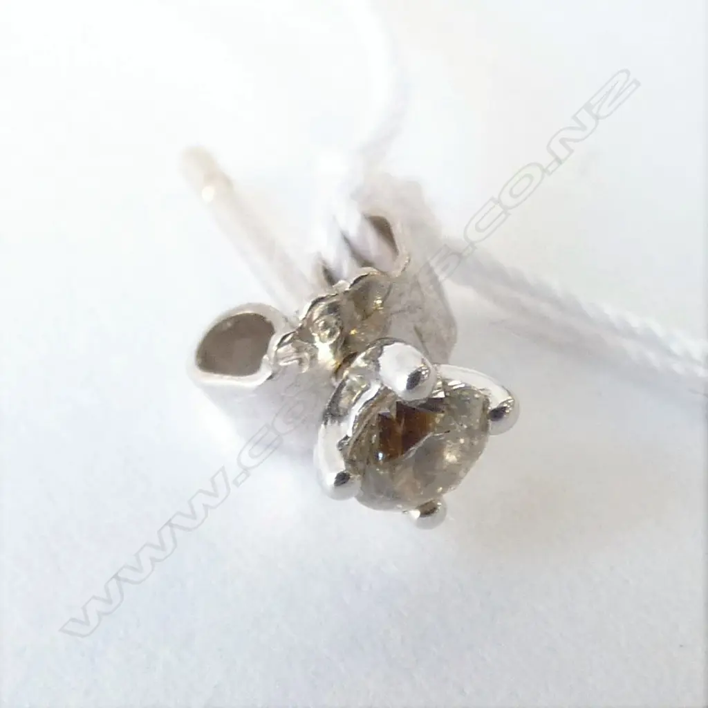 18CT WHITE GOLD SINGLE DIAMOND STUD EARRING O.12ct Image 1++