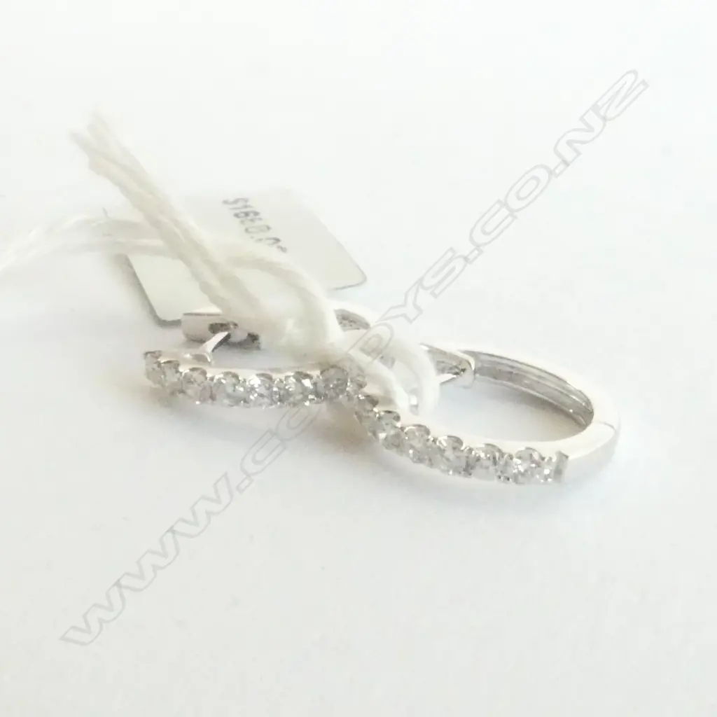18CT WHITE GOLD & 14 DIAMOND PR EARRINGS Image 1++