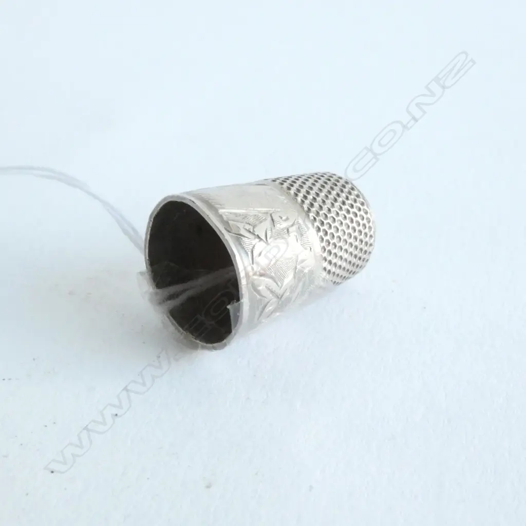 STERLING SILVER THIMBLE, CHESTER 1895 Image 1++