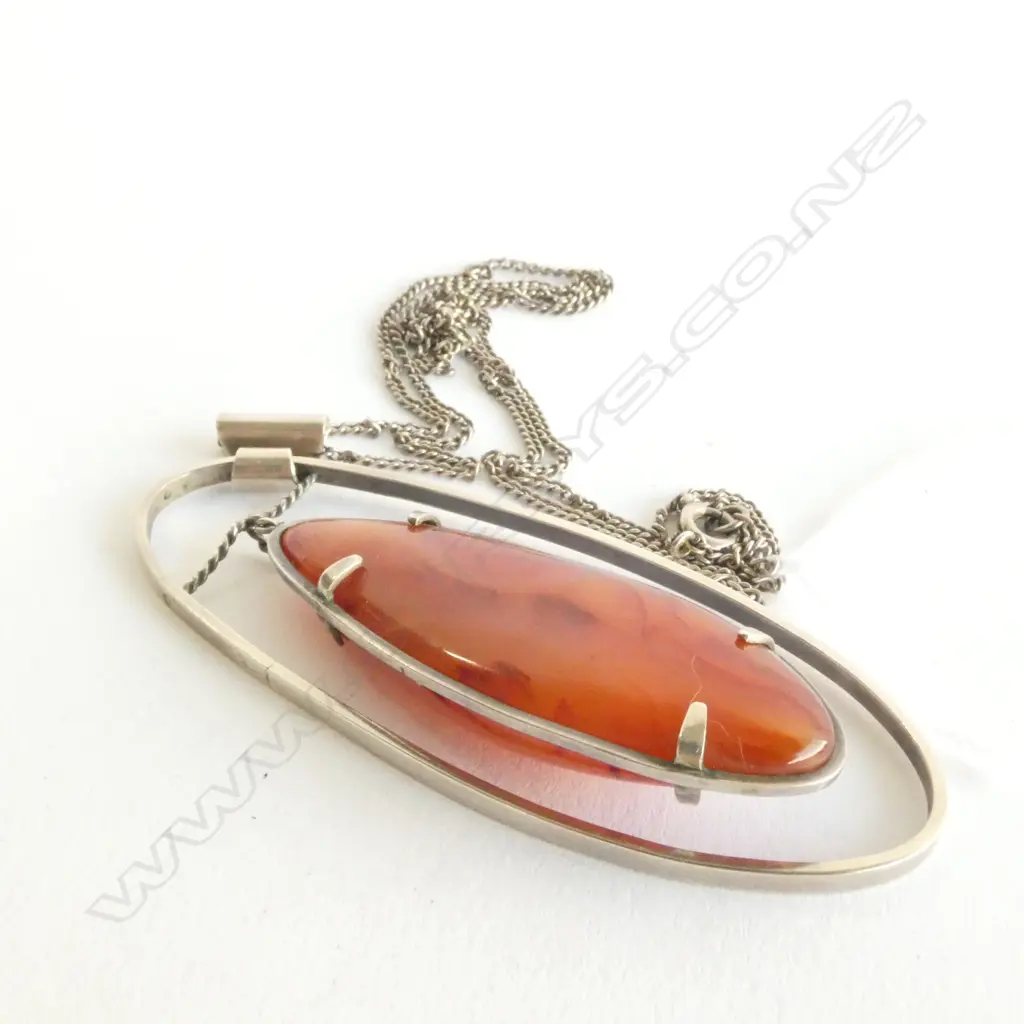 IMPRESSIVE SILVER AND CARNELIAN PENDANT AND CHAIN Image 1++