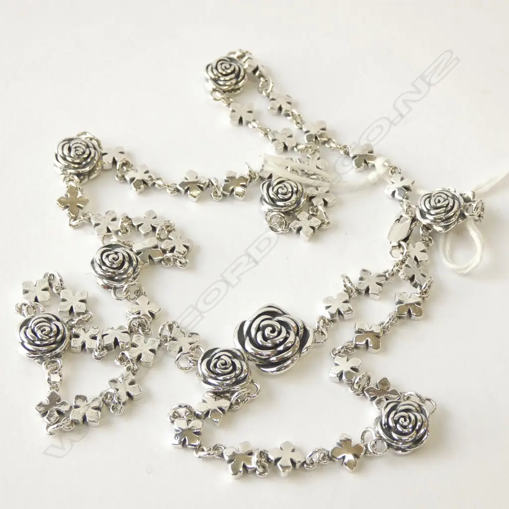 SILVER FLOWER CHARM LINK NECKLACE 38gms Image 1++