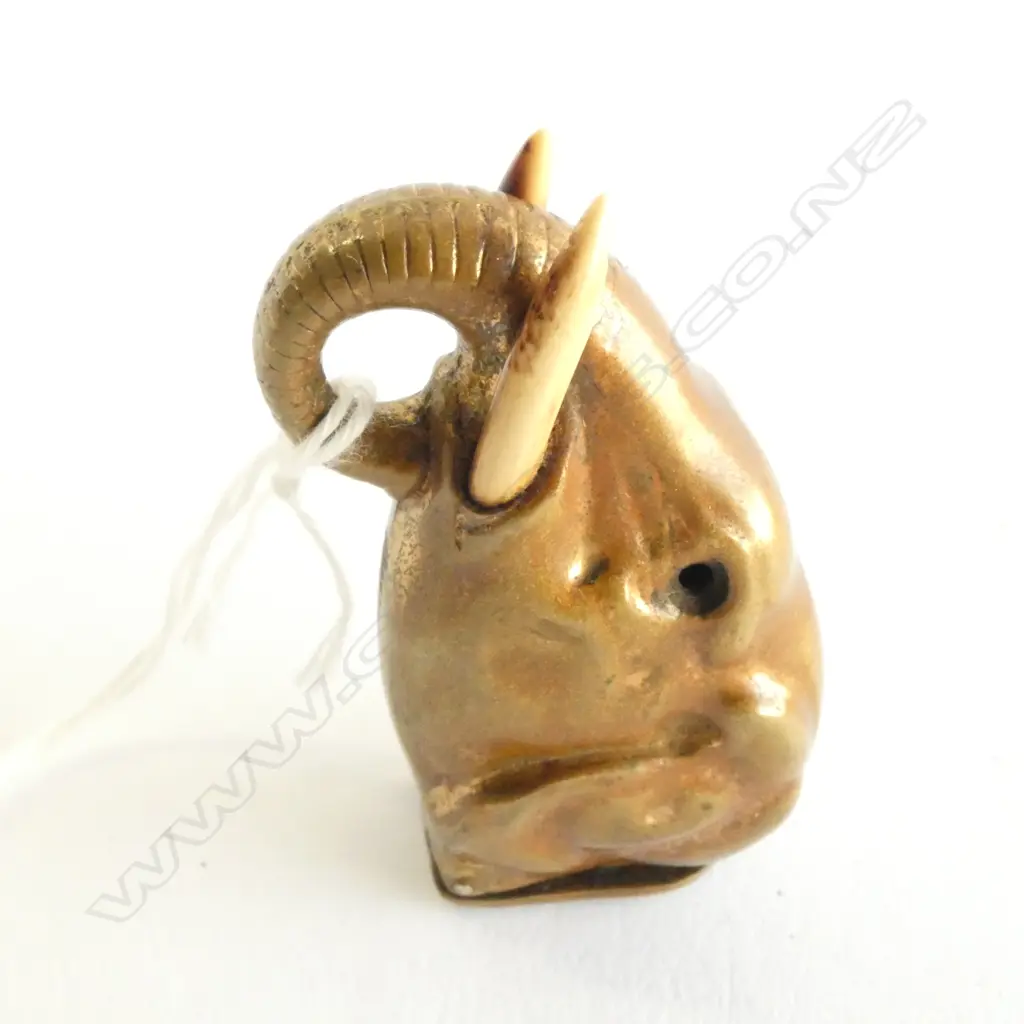 ANTIQUE BRASS VESTA -  ELEPHANT HEAD W. TUSKS - L. 50MM Image 1++